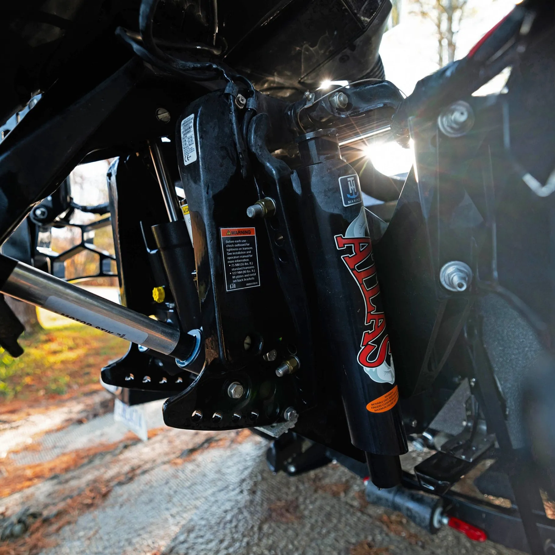 T-H Marine Jack Plates & Trim Units-ATLAS™ Hydraulic Jack Plate - Black